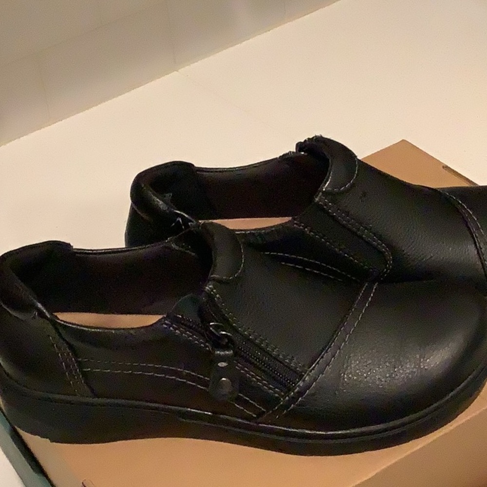 Misses/ladies black leather shoes with top side zipper for ease and comfort